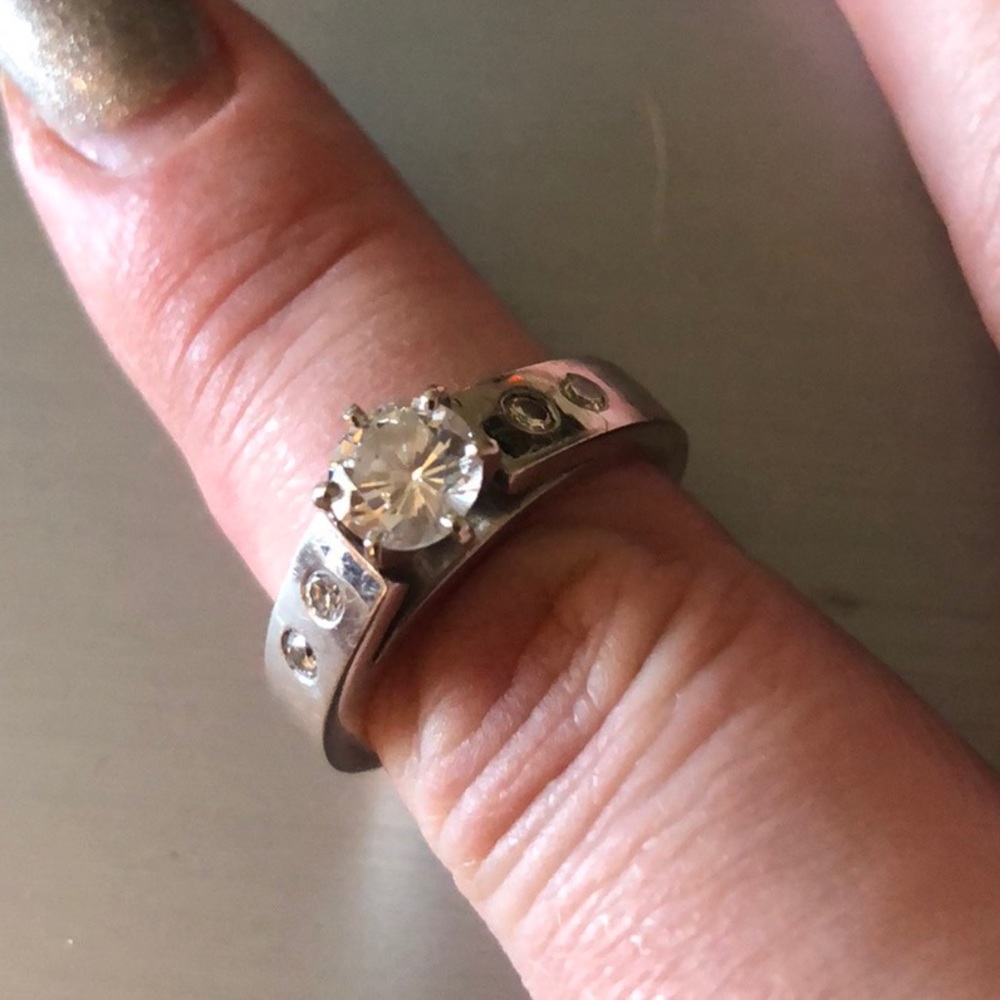 Diamond wedding ring